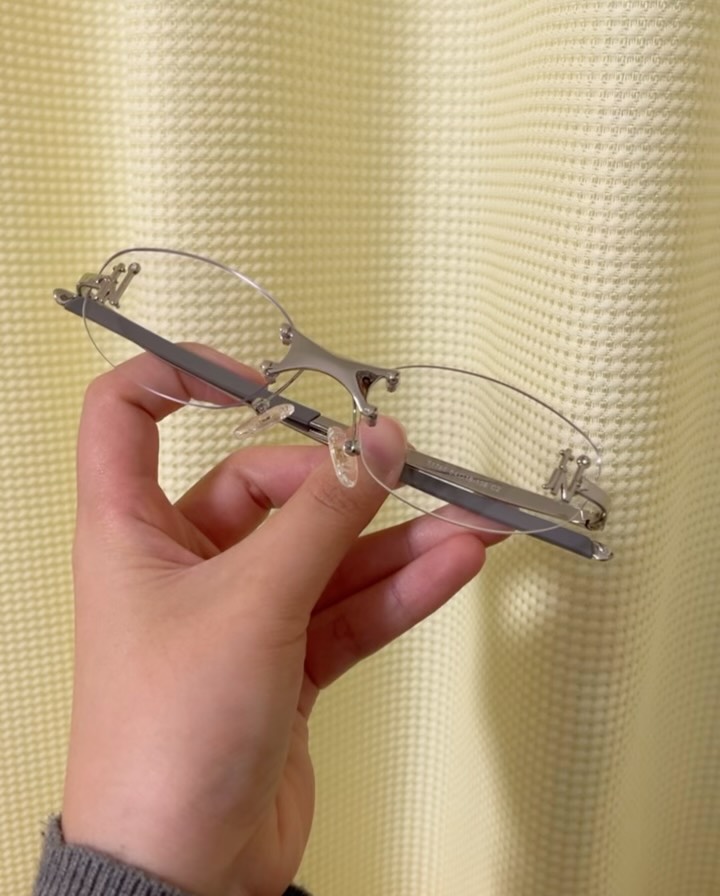 Emblematic Oval 01 eyeglasses in Metallic Silver | Optical | TIJN